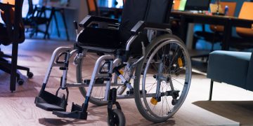 العلاج ساعد الطفلة في الوقوف على رجليها