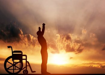 ساعدني العلاج على القيام عن كرسي العجلات