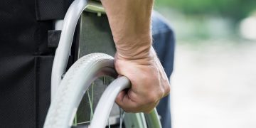 العلاج ساعد الطفل في الوقوف والمشي