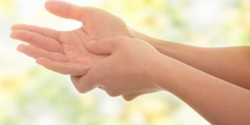 تمكنت من فتح وإغلاق يدي