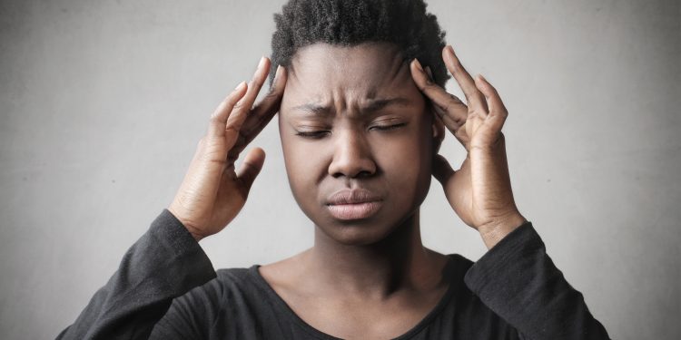 يمكن أن يصاب الصداع بالشلل ، ويسبب معاناة شديدة ، وإرهاقًا ،